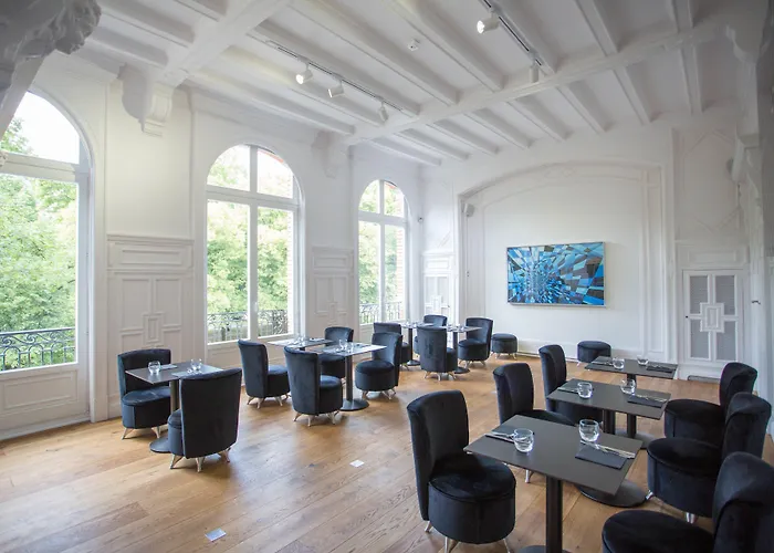 L'esplanade Couette-café