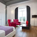 L'esplanade Couette-café